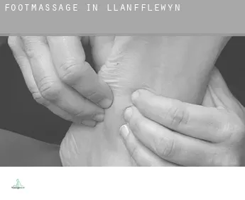 Foot massage in  Llanfflewyn
